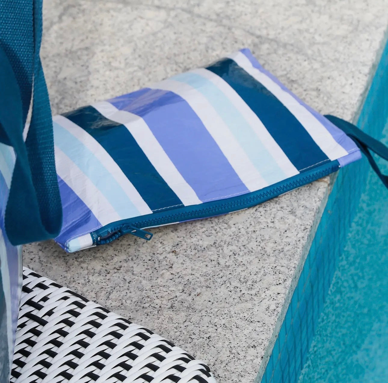 Hamptons water-resistant pouch