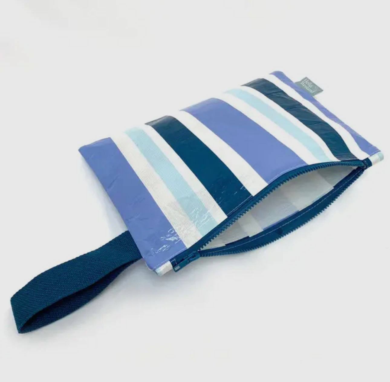 Hamptons water-resistant pouch