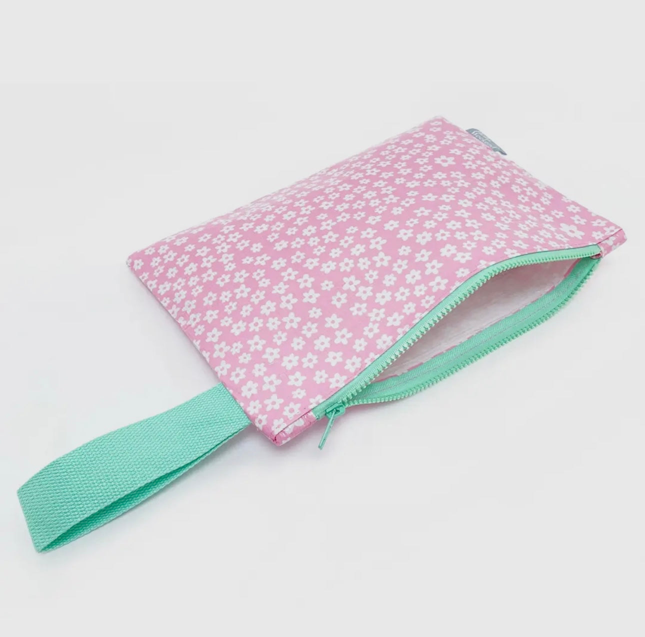 Daisy water-resistant pouch