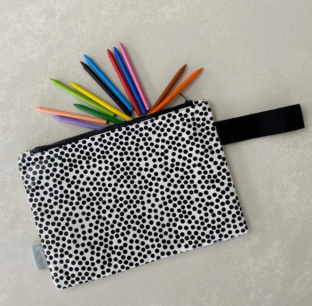 Speckle water-resistant pouch
