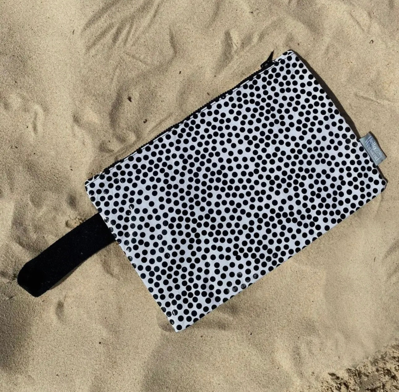 Speckle water-resistant pouch